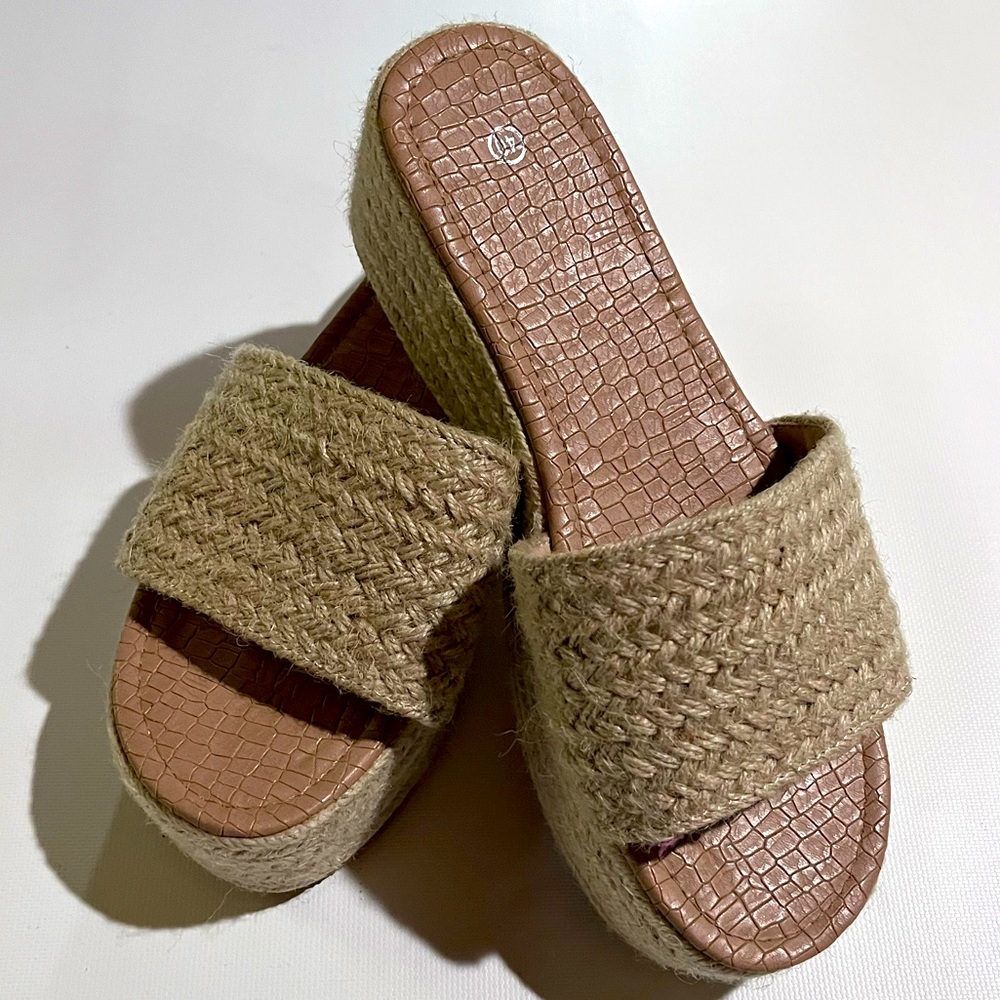 NWOT Size 8.5 (Size 40) Espadrille Platform Wedge Raffia Sandals